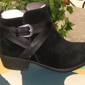 Earth Women's Black Suede Ankle Boots Shoes 10 Med